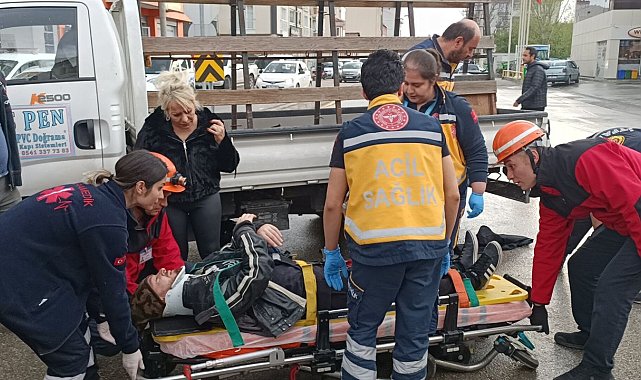 Kontrolden çıkan motosiklet kamyonete çarptı: 1 yaralı