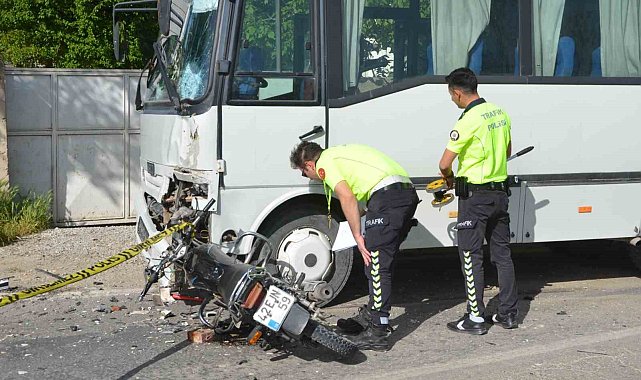 Konya'da motosiklet ile işçi servisi çarpıştı: 2 ölü