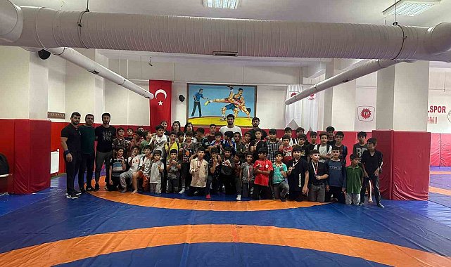 Küçükler minderi terletti