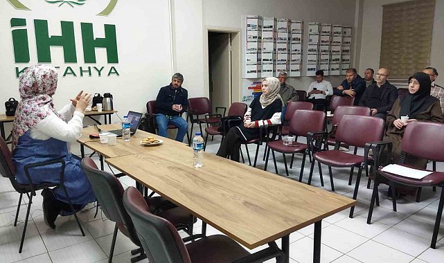 Kütahya İHH'dan 'Çocuk ve ergenlerde sağlıklı cinsiyet kimliği' eğitimi