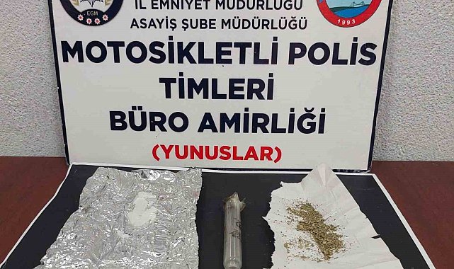 Kütahya'da Yunus Timleri bir kişinin üzerinde uyuşturucu ele geçirdi