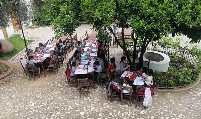 Minik Ressamlar Kent Müzesini kağıda çizdi