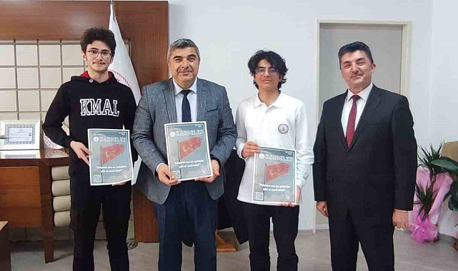 Öğrenciler hazırladıkları okul dergisi Sünnetci'ye takdim etti