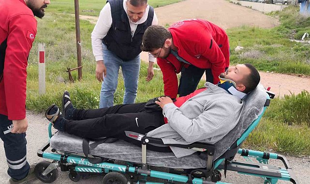 Otomobil kamyonete çarptı: 2 yaralı