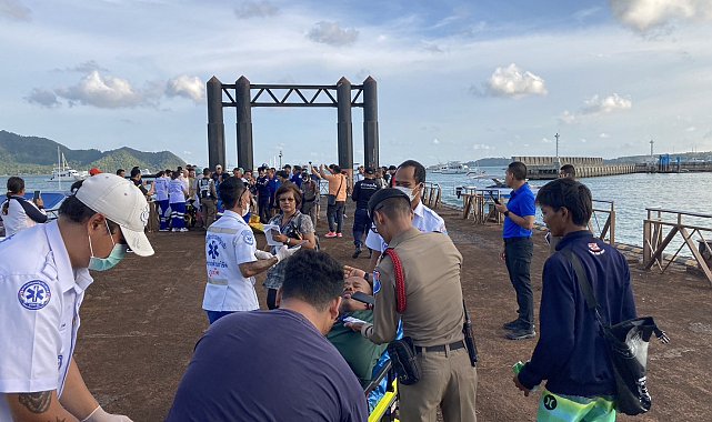 Phuket'te turistleri taşıyan sürat teknesi deniz fenerine çarptı: 30 yaralı