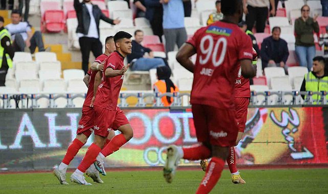 Sivasspor'un genç oyuncusu Emre Gökay siftah yaptı