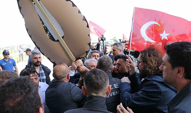 STK temsilcileri, Tekirdağ Büyükşehir Belediye Başkanı'nı istifaya davet etti