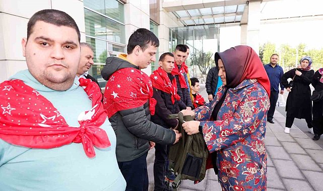 Sultangazi'de temsili vatani görevlerini yapacak engelli vatandaşlar birliklerine uğurlandı