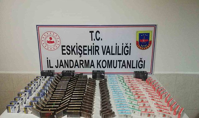 Şüpheli şahsın aracında 227 paket kaçak sigara bulundu