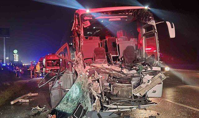 Susurluk'ta otobüs tıra arkadan çarptı