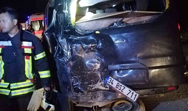 Tarsus'ta yolcu otobüsü minibüse çarptı: 8 yaralı
