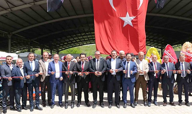 Taşova'nın yeni kapalı pazaryeri açıldı
