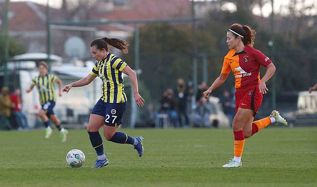 Turkcell Kadın Futbol Süper Ligi yarı finallerinde derbi heyecanı yaşanacak