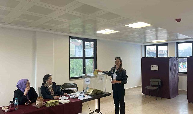 Ünlü oyuncu Alina Boz oyunu kullandı