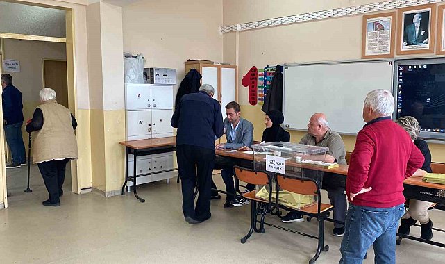 Uzunköprü'de oylar sandıkla buluşmaya başladı