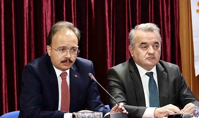 Vali Kızılkaya Bozüyük'te mahalle ve köy muhtarlarıyla bir araya geldi