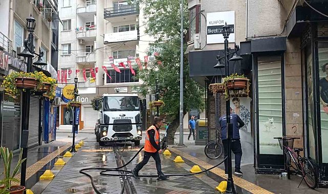 Yalova Belediyesi'nden cadde, sokak ve parklarda hummalı çalışma