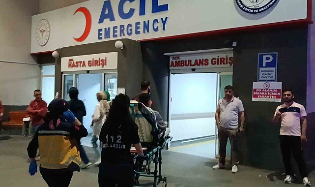 17 yaşındaki genç sokak ortasında önce darp edildi ardından bıçaklandı