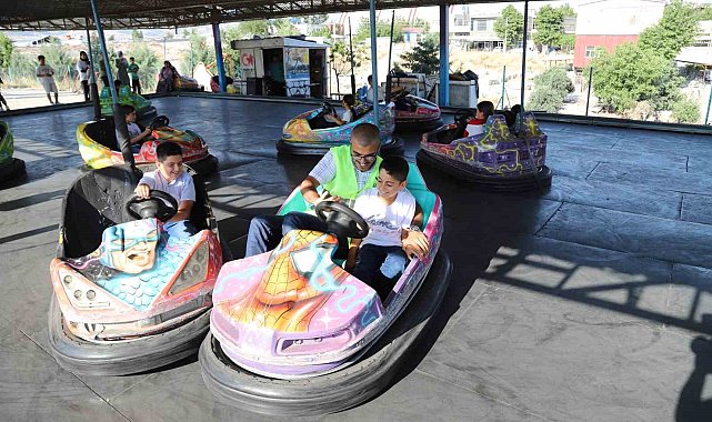 Adıyaman'da yetim çocuklar lunaparkta gönüllerince eğlendi