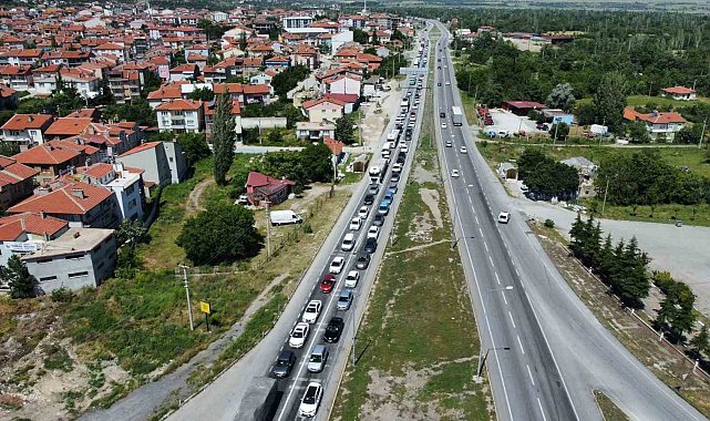 Afyonkarahisar- Konya karayolunda bayram trafiği yoğunluğu