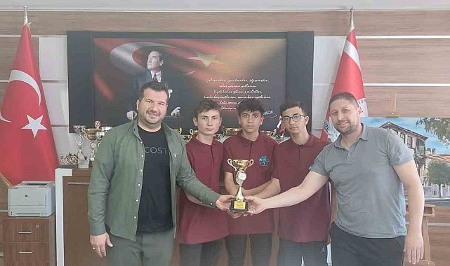 Afyonkarahisar Spor Kulübü öğrencileri yarışmadan üçüncülükle döndü