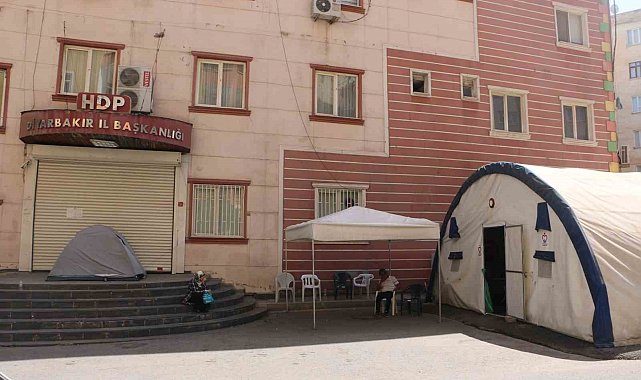 Ailelerin evlat nöbeti kararlılıkla devam ediyor