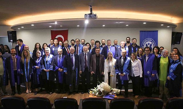 Akademiye katkı sağlayan öğretim üyeleri ödüllendirildi