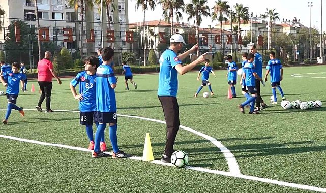 Akdeniz Belediyesi yaz spor okullarında geleceğin sporcularını yetiştiriyor