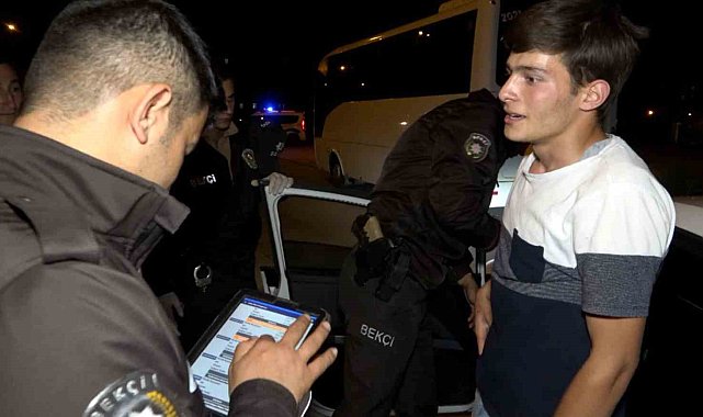 Annesi doğum yapacak sürücünün heyecanı polisleri korkuttu