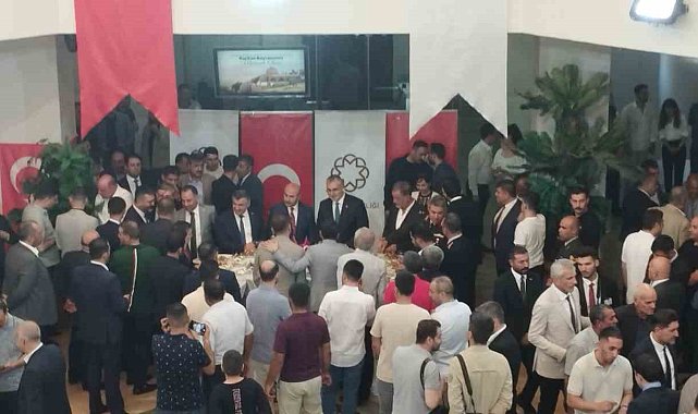 Bakan Işıkhan, Mardin'de vatandaşlarla bayramlaştı