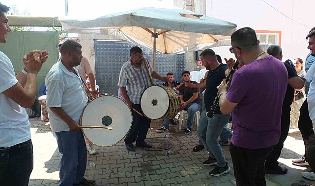 Balıkesir'de davullu klarnetli keşkek dövme geleneği devam ediyor