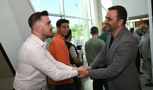 Başkan Özlü mesai arkadaşlarıyla bayramlaştı
