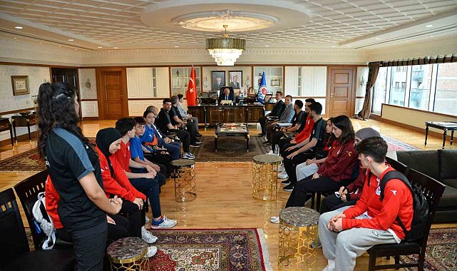 Başkan Zorluoğlu, şampiyon sporcuları ağırladı