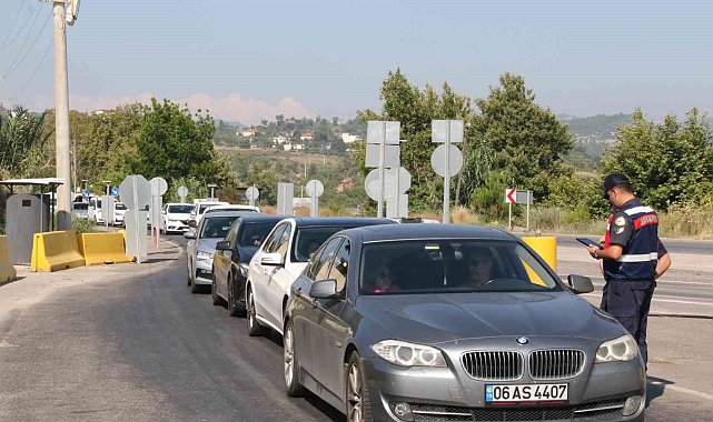 Bayramda nüfusun ikiye katlanması beklenen Antalya'ya tatilci akını