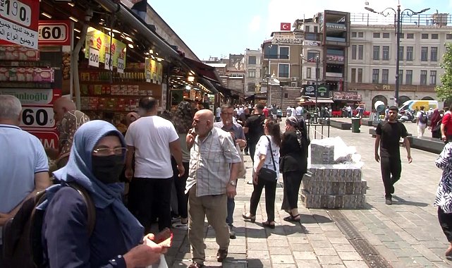 Bayramlık çikolata ve şeker almak isteyenlerin tercihi Eminönü oldu