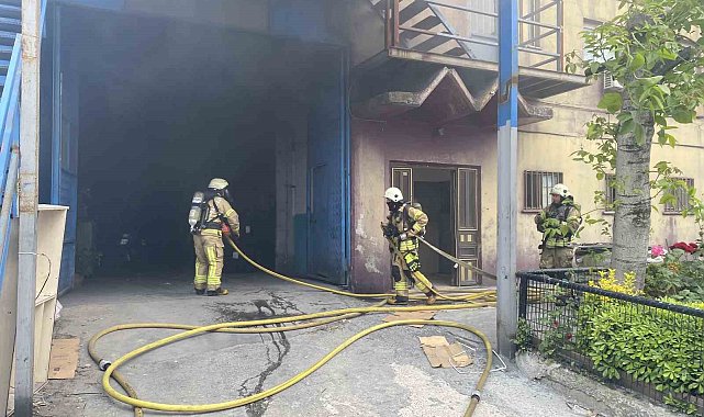 Beylikdüzü'nde jant kapağı üretimi yapan iş yerinde yangın
