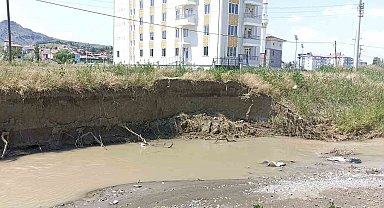 Budaközü çayında heyelan tehlikesi