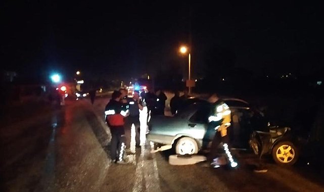 Burdur'da iki otomobil çarpıştı: 5 yaralı