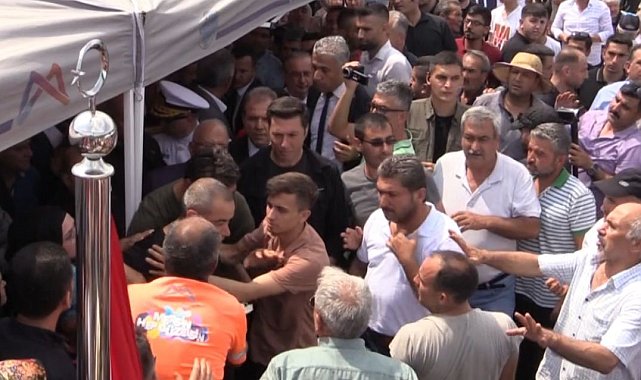 CHP'li Milletvekili Çakır şehidin defini sırasında ortalığı gerince tepki çekti