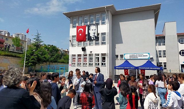 Deprem bölgesindeki okula destek toplamak için panayır düzenlendi