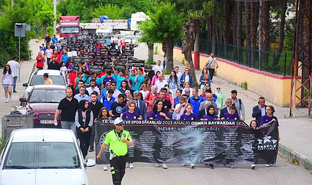 Depremde hayatını kaybeden sporcular ve vatandaşlar için saygı yürüyüşü yapıldı