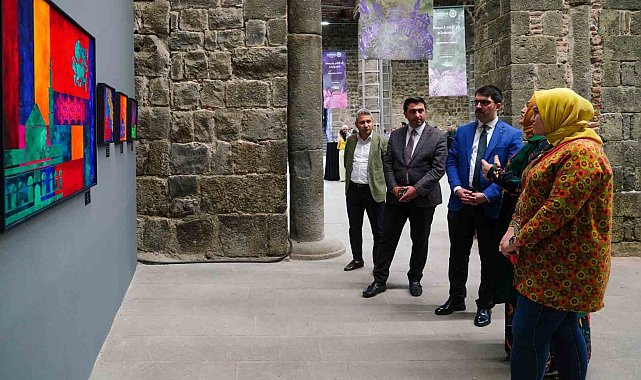 Diyarbakır'da iki sergi sanatseverlerle buluştu