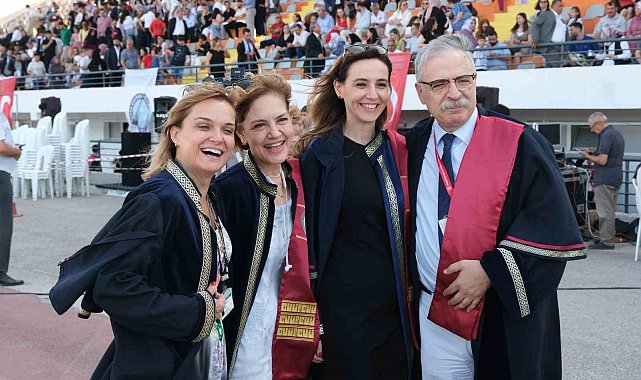 Doktorluğa ilk adımı atan öğrenciler mezuniyet heyecanını yaşadı