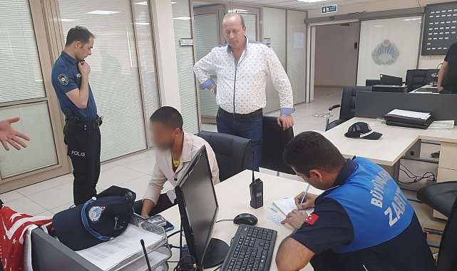 Elinde Türk bayrağıyla "Askere gideceğim" diyerek para dilenen duygu tacirinin oyunu ortaya çıktı