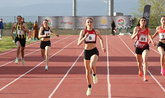 Eskişehirli genç atlet madalyalarına bir yenisini ekledi