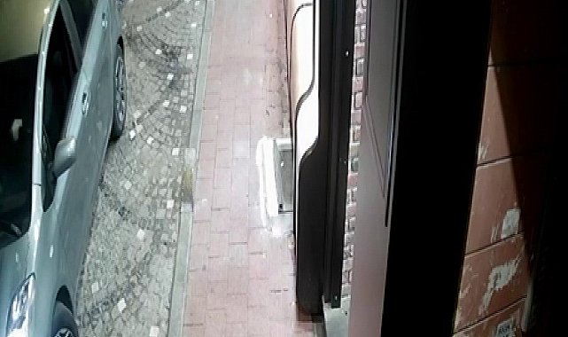 Fatih'te akıl almaz olay: Gözlerinin önünde aracı götürdüler