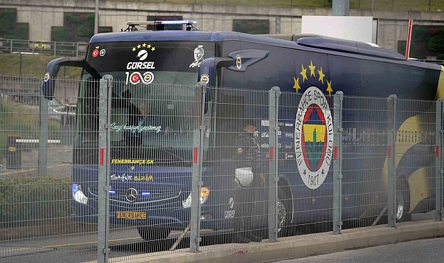 Fenerbahçe derbi için Nef Stadyumu'na ulaştı