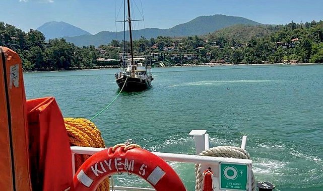 Fethiye Körfezi'nde sürüklenen tekneyi KIYEM ekipleri kurtardı