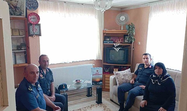 Gediz'de bayram öncesi protokol üyelerinden şehit ailelerini ziyaret