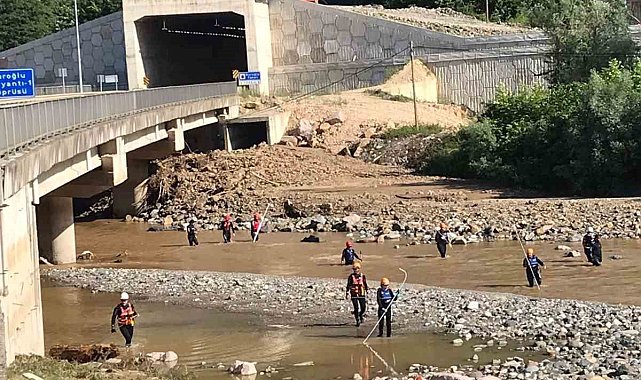 Giresun'un Duroğlu beldesindeki selde kaybolan şahsı arama çalışmaları devam ediyor